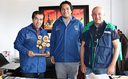 CORPONARIÑO RECIBE RECONOCIMIENTO