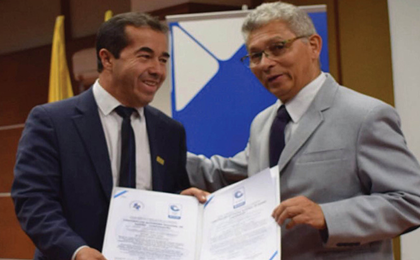CORPONARIÑO RECIBE RECONOCIMIENTO