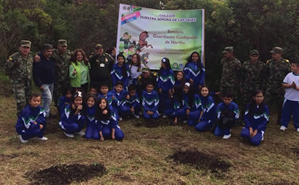 SIEMBRA DE ÁRBOLES APADRINADOS POR EL COLEGIO DE LA POLICÍA NACIONAL
